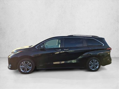 Used 2021 Toyota Sienna XSE w/ XSE Plus Package AWD/4WD image 8