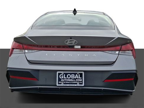 Used 2025 Hyundai Elantra SEL image 6