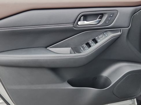 Used 2022 Nissan Rogue SL w/ SL Premium Package image 9