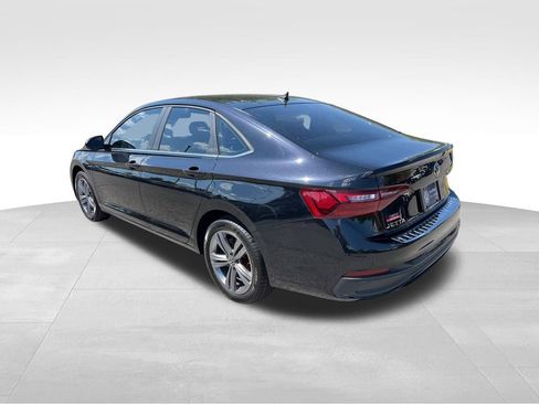 Used 2023 Volkswagen Jetta SE FWD image 5