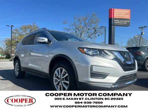 Used 2018 Nissan Rogue SV w/ Premium Package image 5