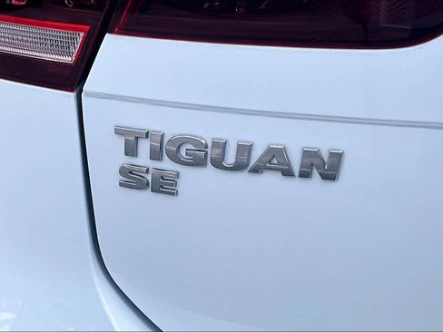 Used 2021 Volkswagen Tiguan SE FWD image 10