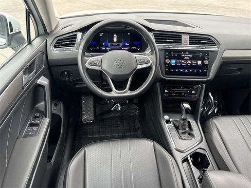 Certified 2022 Volkswagen Tiguan SE image 8