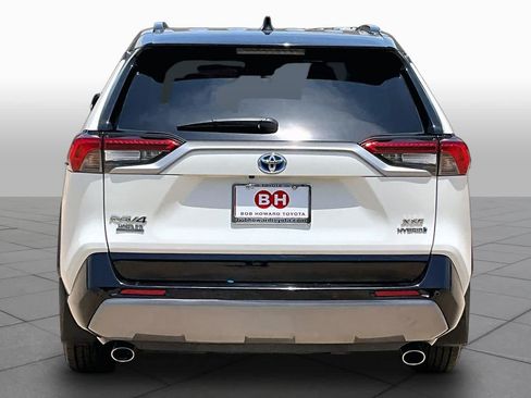 Used 2021 Toyota RAV4 XSE AWD/4WD image 5