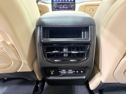 Used 2022 Jeep Grand Cherokee Limited 4xe w/ Luxury Tech Group II AWD/4WD image 31