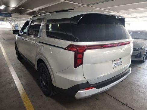 Certified 2025 Kia Carnival EX image 3