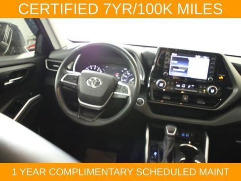 Used 2022 Toyota Highlander XLE AWD/4WD image 21