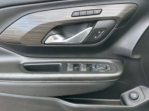 Used 2024 GMC Terrain SLT AWD/4WD image 12