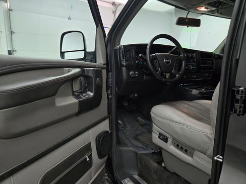 Used 2014 GMC Savana 1500 image 31