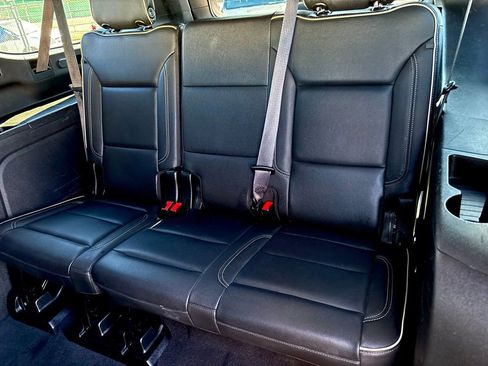 Used 2024 Chevrolet Suburban Premier image 23