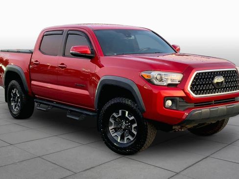 Used 2018 Toyota Tacoma TRD Off-Road w/ Technology Package AWD/4WD image 3