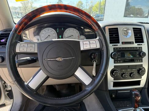 Used 2006 Chrysler 300 C w/ Sound Group II image 10