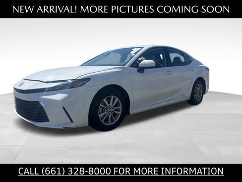 Used 2025 Toyota Camry LE w/ Convenience Package FWD image 1