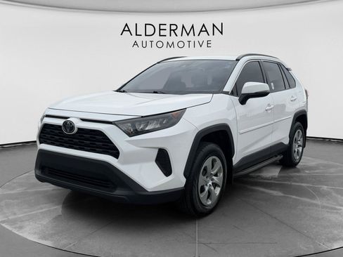 Used 2019 Toyota RAV4 LE image 1