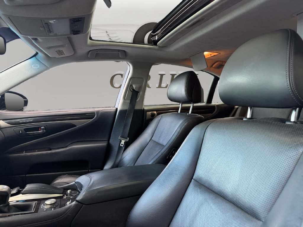 Used 2013 Lexus LS 460 w/ Comfort Pkg RWD image 9