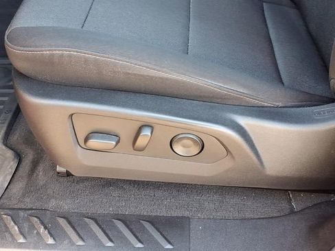 Used 2024 Chevrolet Colorado Trail Boss AWD/4WD image 4
