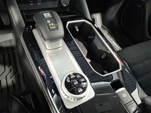 New 2025 Mitsubishi Outlander SE image 7