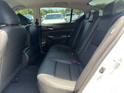 Used 2023 Nissan Altima 2.5 SR FWD image 14