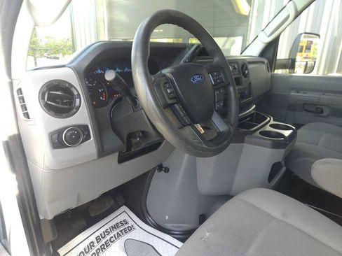 Used 2022 Ford E-350 and Econoline 350 Super Duty w/ Power Windows & Locks Group RWD image 17
