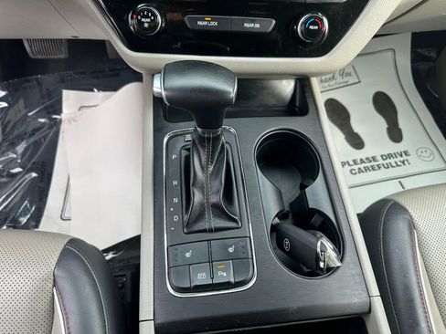 Used 2018 Kia Sedona LX w/ LX Essentials Premium Package image 24