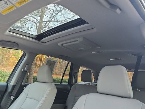 Used 2018 Honda Pilot Touring image 29