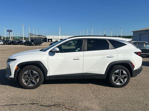 Certified 2025 Hyundai Tucson SEL AWD/4WD image 2