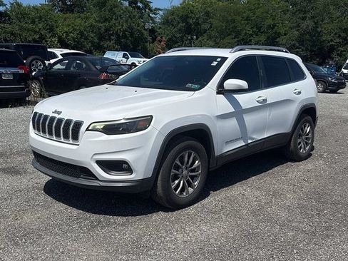 Used 2020 Jeep Cherokee Latitude Plus w/ Cold Weather Group AWD/4WD image 3