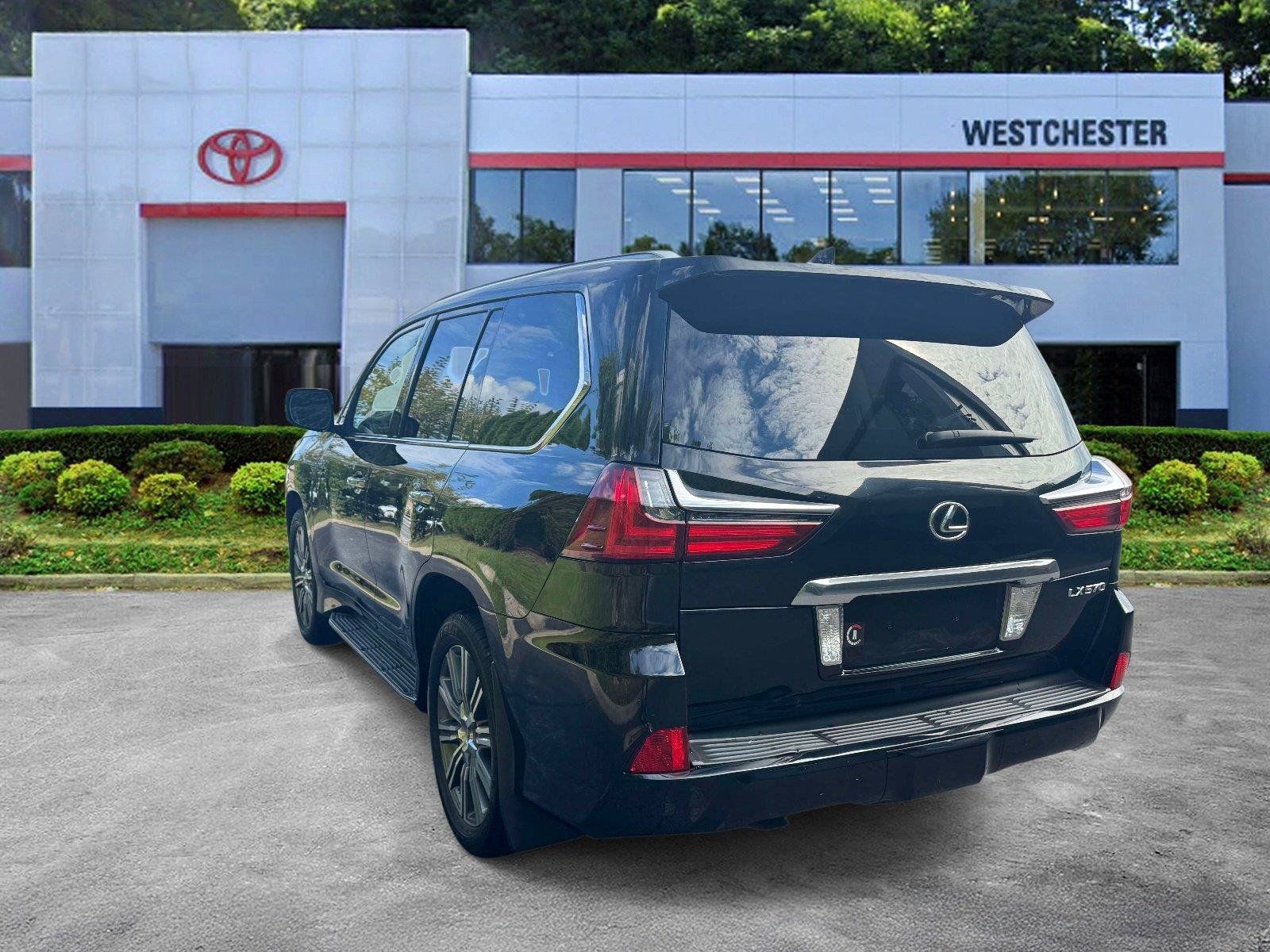 Used 2017 Lexus LX 570 4WD w/ Luxury Package image 5