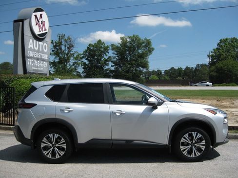 Used 2022 Nissan Rogue SV FWD image 8