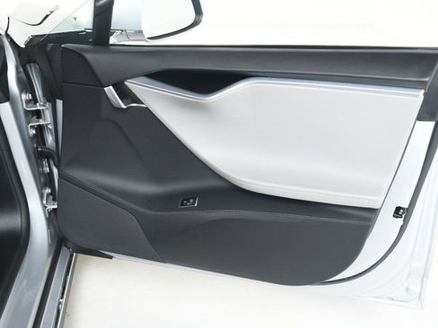 Used 2013 Tesla Model S image 23