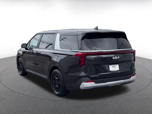Used 2026 Kia Carnival FWD image 11
