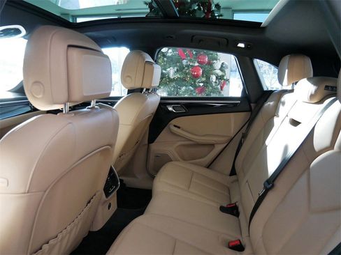 Used 2022 Porsche Macan image 8