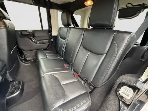 Used 2015 Jeep Wrangler Unlimited Sahara image 11
