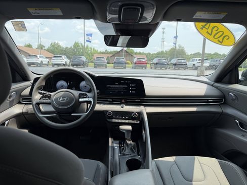 Used 2024 Hyundai Elantra SEL FWD image 19