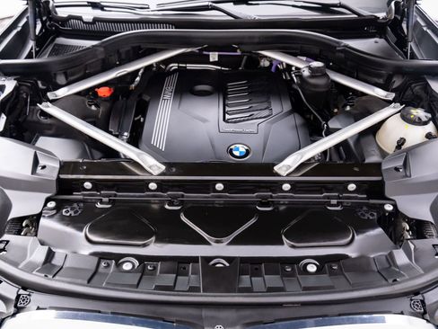 Used 2021 BMW X7 xDrive40i w/ M Sport Package image 31