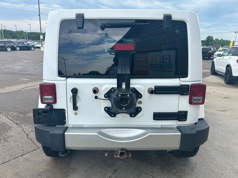 Used 2018 Jeep Wrangler Unlimited Sahara w/ Dual Top Group AWD/4WD image 6