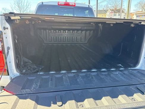 Used 2024 GMC Canyon Denali image 10