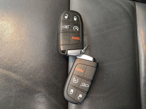 Used 2021 Jeep Grand Cherokee Limited image 32