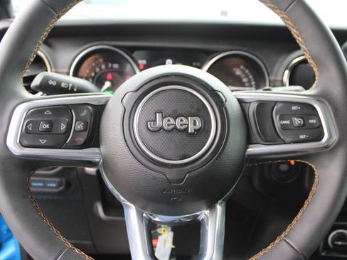 Used 2023 Jeep Wrangler Unlimited Sahara AWD/4WD image 18