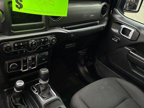 Used 2021 Jeep Gladiator Sport image 10