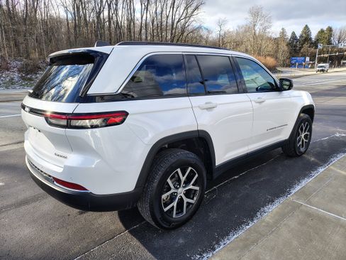 Certified 2024 Jeep Grand Cherokee Limited image 5