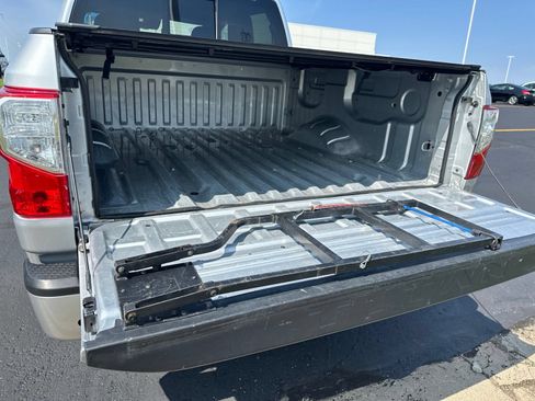 Used 2020 Nissan Titan SV w/ SV Convenience Package AWD/4WD image 28