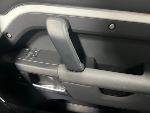 Used 2025 Land Rover Defender 110 S image 27