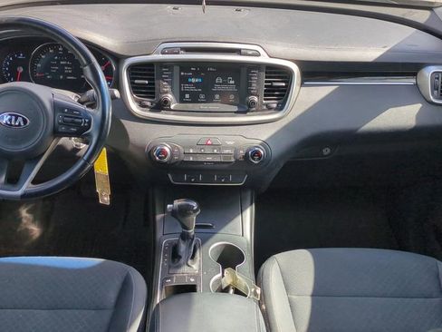 Used 2017 Kia Sorento LX w/ LX V6 Convenience Package image 13