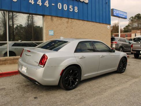 Used 2019 Chrysler 300 S image 5