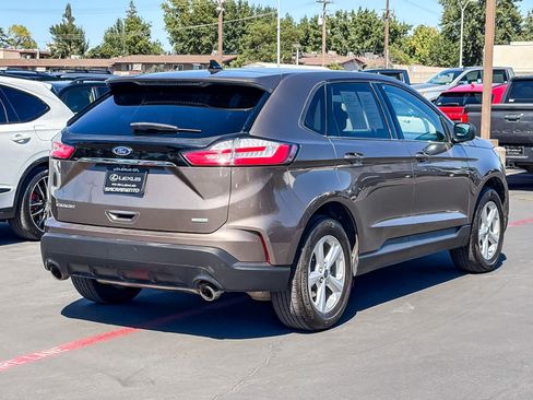 Used 2019 Ford Edge SE FWD image 4
