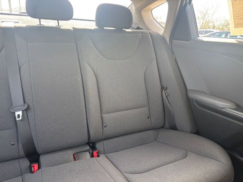 Used 2025 Kia K4 LXS image 36