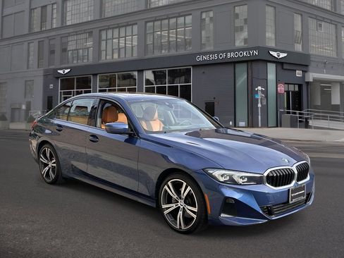 Used 2023 BMW 330i xDrive Sedan w/ Premium Package AWD/4WD image 7