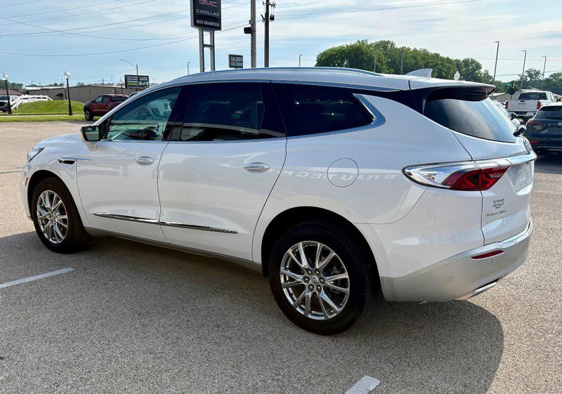 Used 2023 Buick Enclave Essence w/ Experience Buick Package FWD image 7