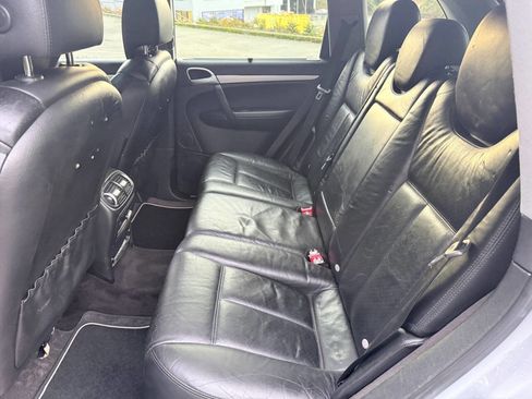 Used 2005 Porsche Cayenne S image 37